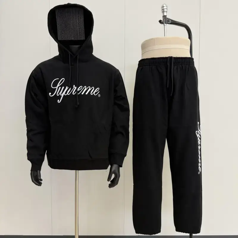 SUPREME EMBROIDERED SCRIPT SWEAT
